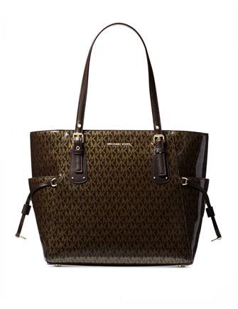 Michael Michael Kors SIGNATURE GLOSSY VOYAGER EAST WEST TOTE